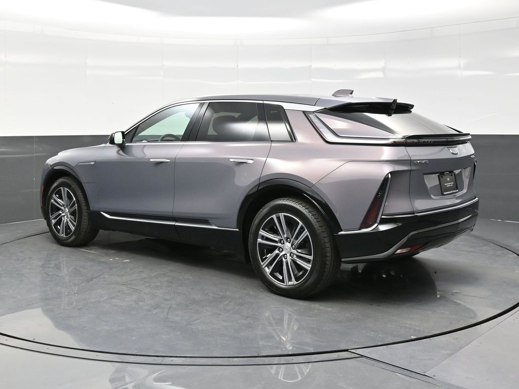 2025 Cadillac Lyriq Luxury photo 3