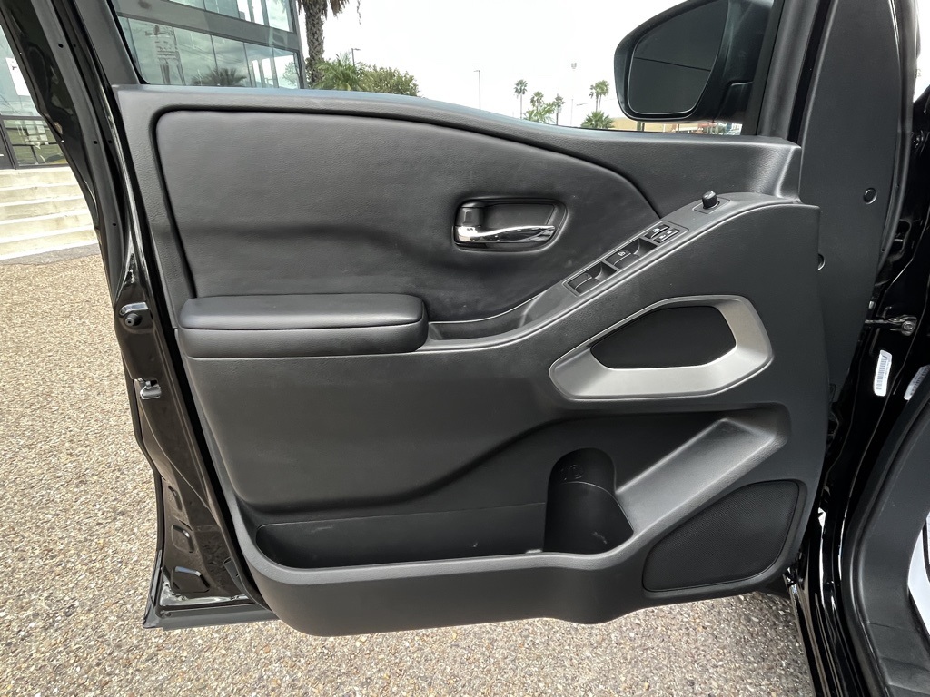 2025 Nissan Frontier SV photo 8