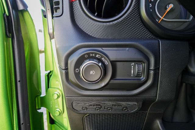 2025 Jeep Wrangler Rubicon photo 17