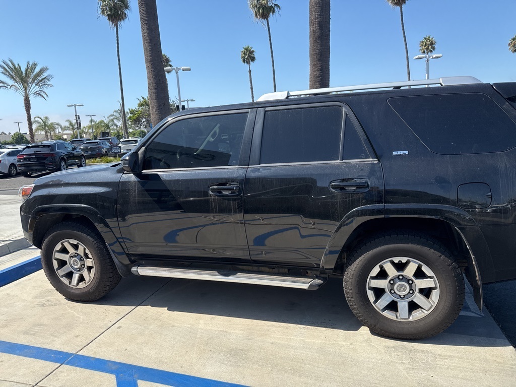 2016 Toyota 4Runner SR5 photo 3