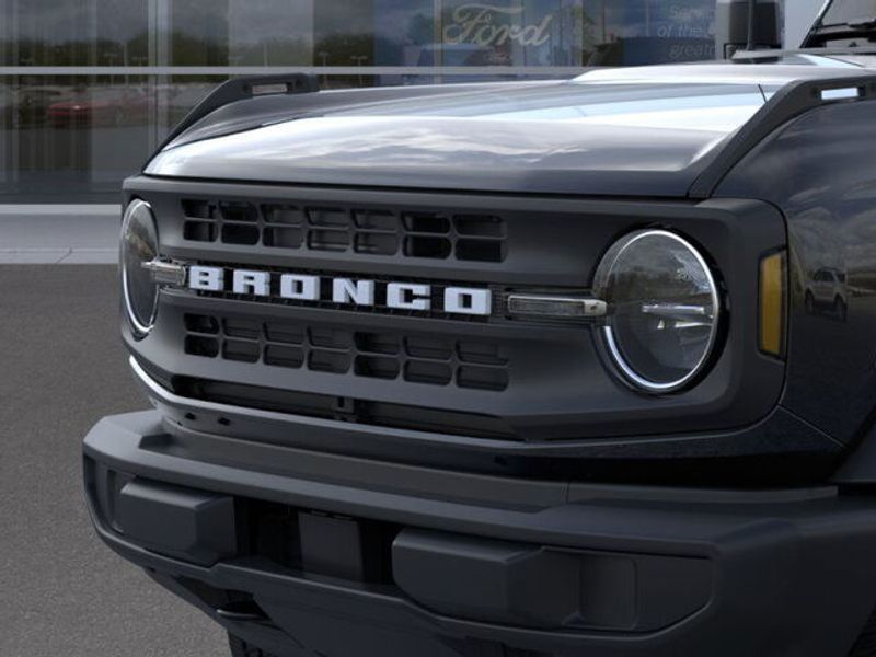 2025 Ford Bronco Base photo 17