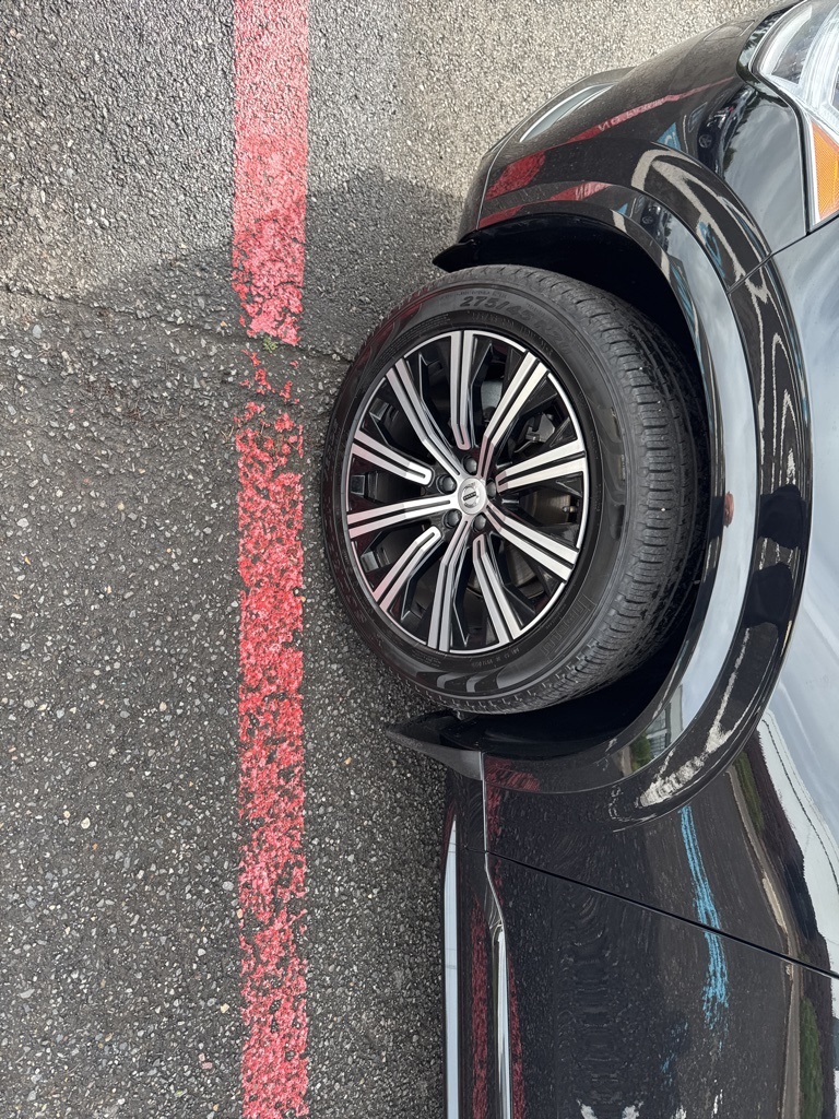 2023 Volvo XC90 B5 Core photo 2
