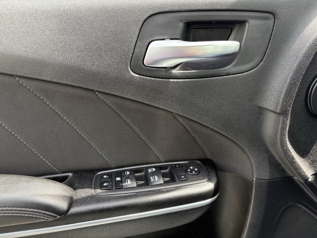 2023 Dodge Charger SXT photo 18
