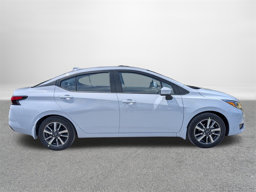 2025 Nissan Versa 1.6 SV photo 2