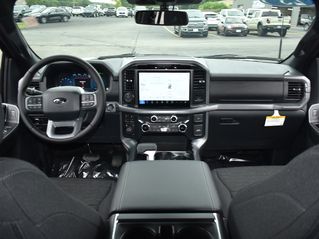 2025 Ford F-150 XLT photo 3