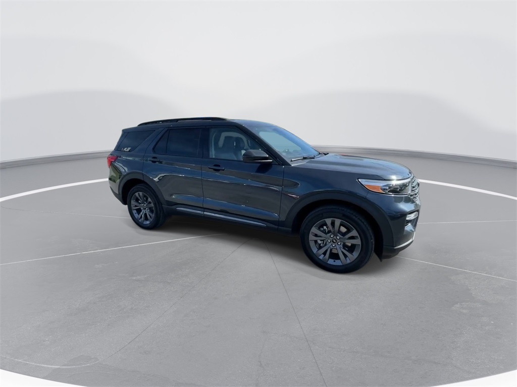 2024 Ford Explorer XLT photo 2