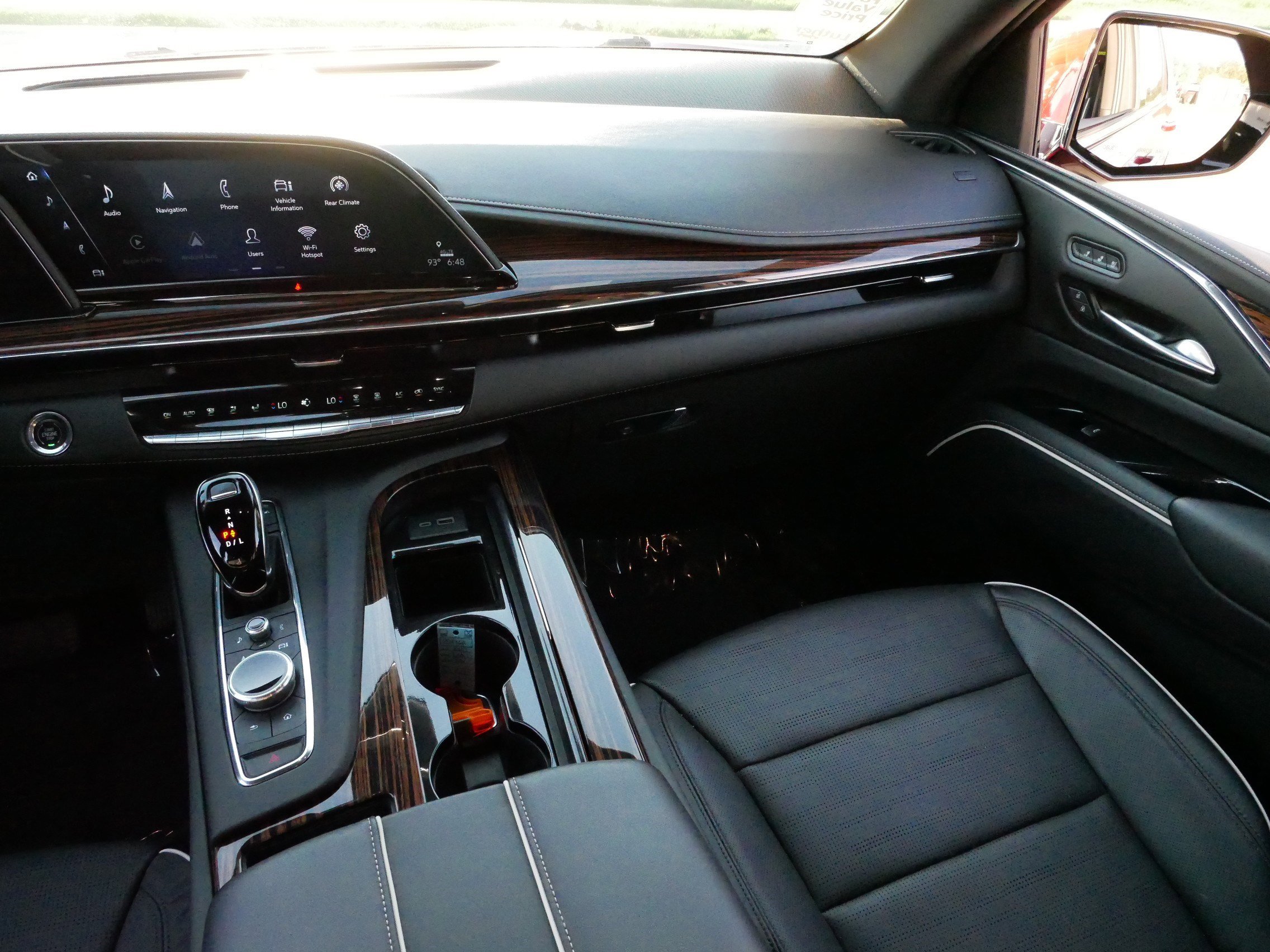 2023 Cadillac Escalade Premium Luxury photo 11