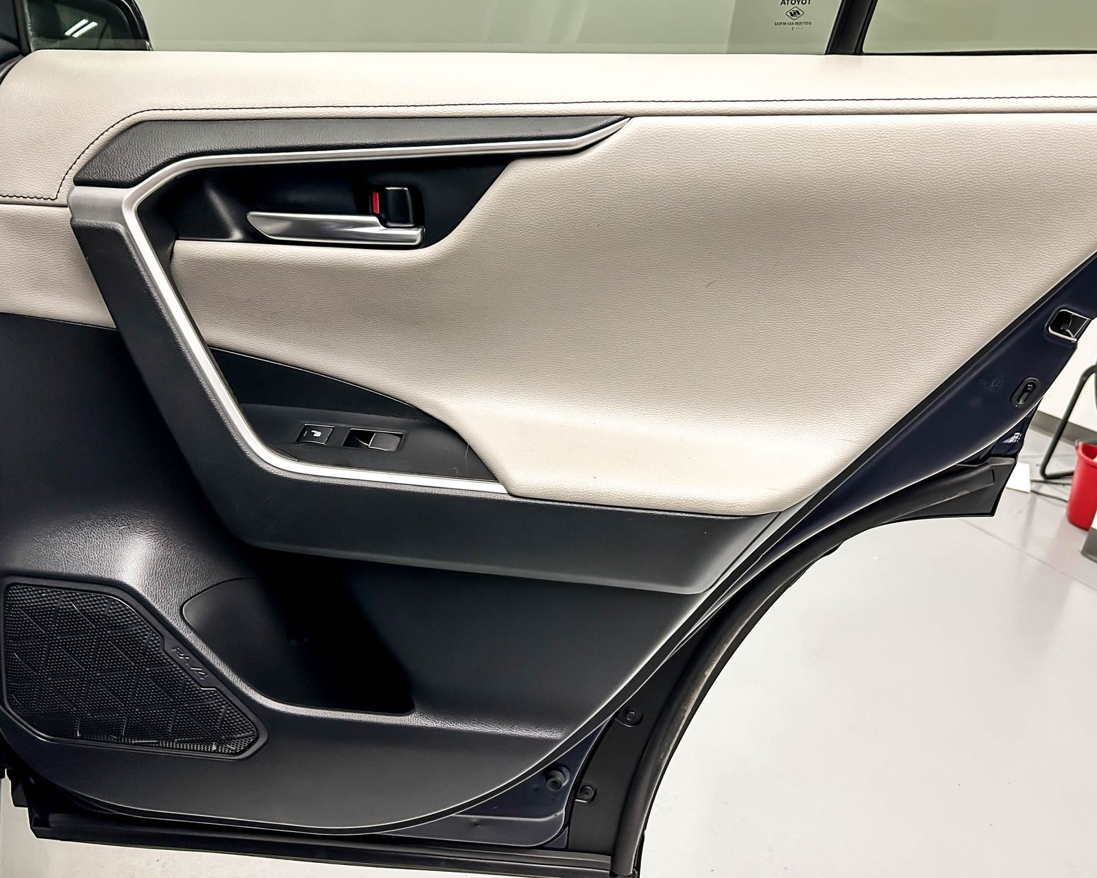 2021 Toyota RAV4 Hybrid Limited photo 16