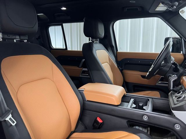 2024 Land Rover Defender 110 X-Dynamic SE photo 13