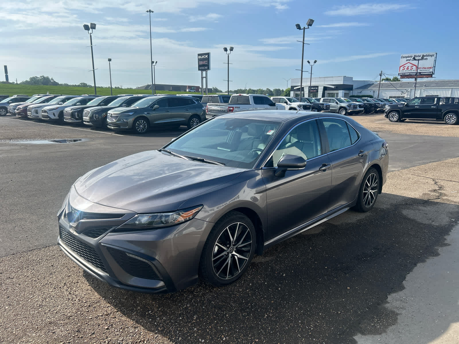 2023 Toyota Camry SE photo 3