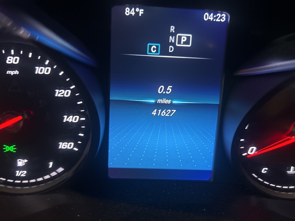 2022 Mercedes Benz GLC 300 photo 3