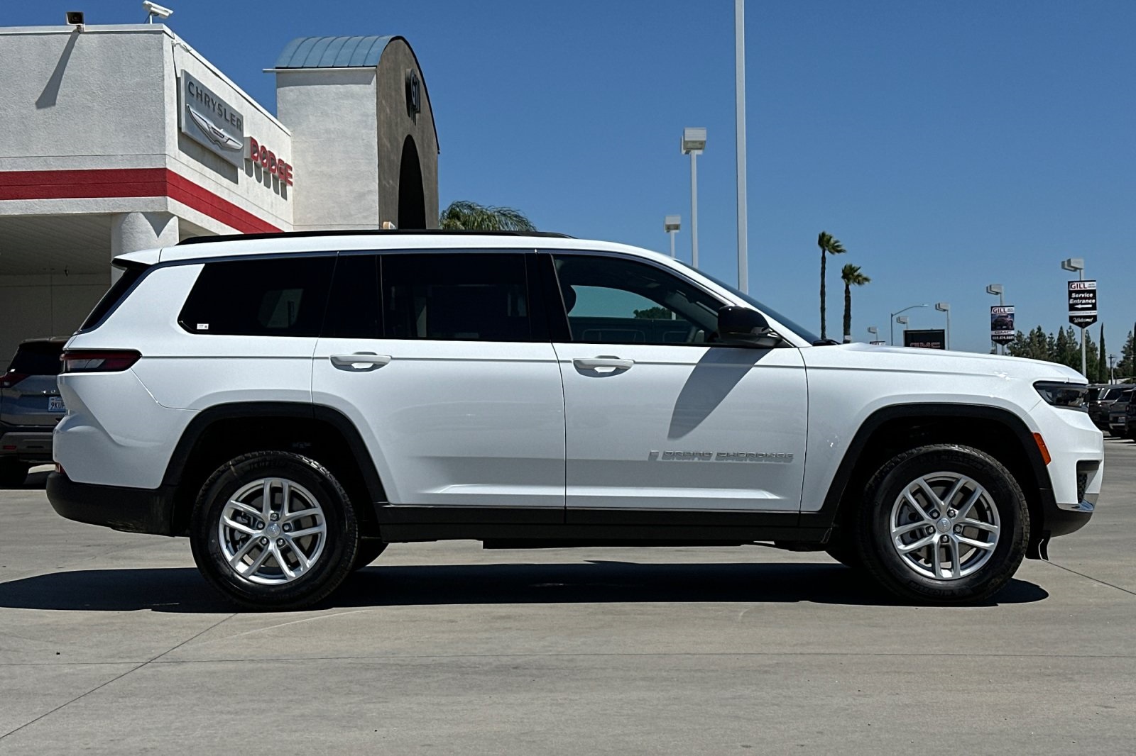 2025 Jeep Grand Cherokee Laredo photo 7
