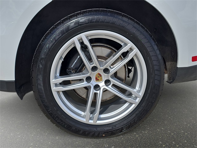 2022 Porsche Macan Base photo 32