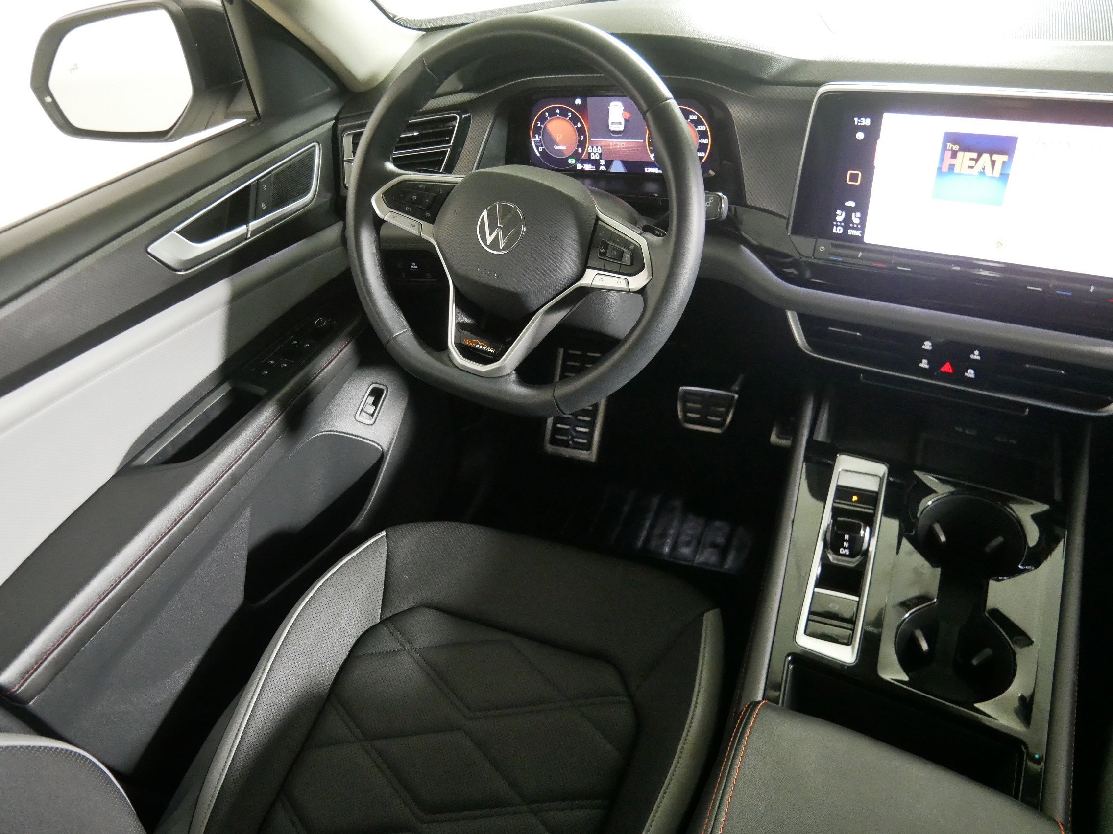 2024 Volkswagen Atlas Peak Edition SE Technology photo 9