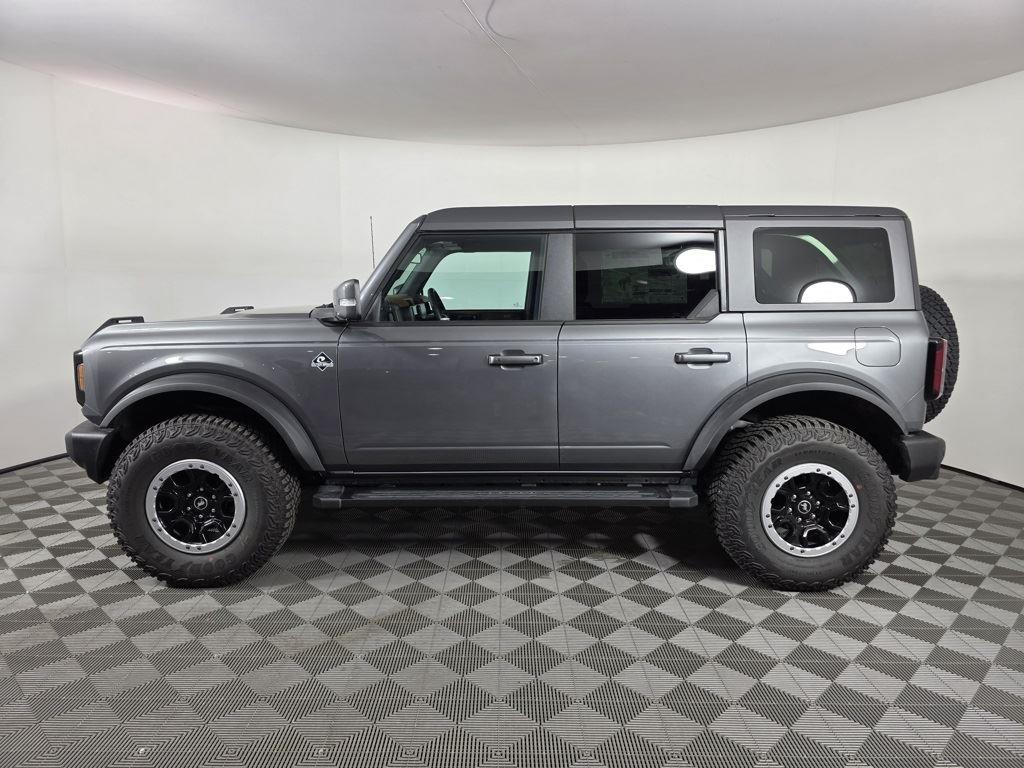 2024 Ford Bronco Outer Banks photo 2