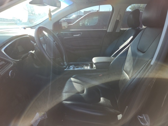 2019 Ford Edge Titanium photo 2