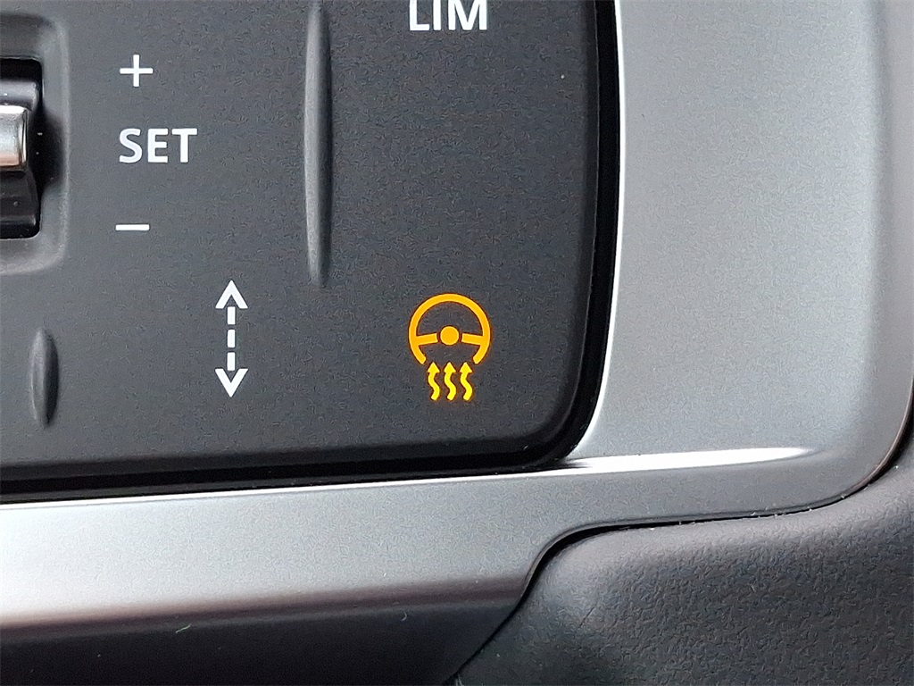 2025 Land Rover Discovery S photo 17