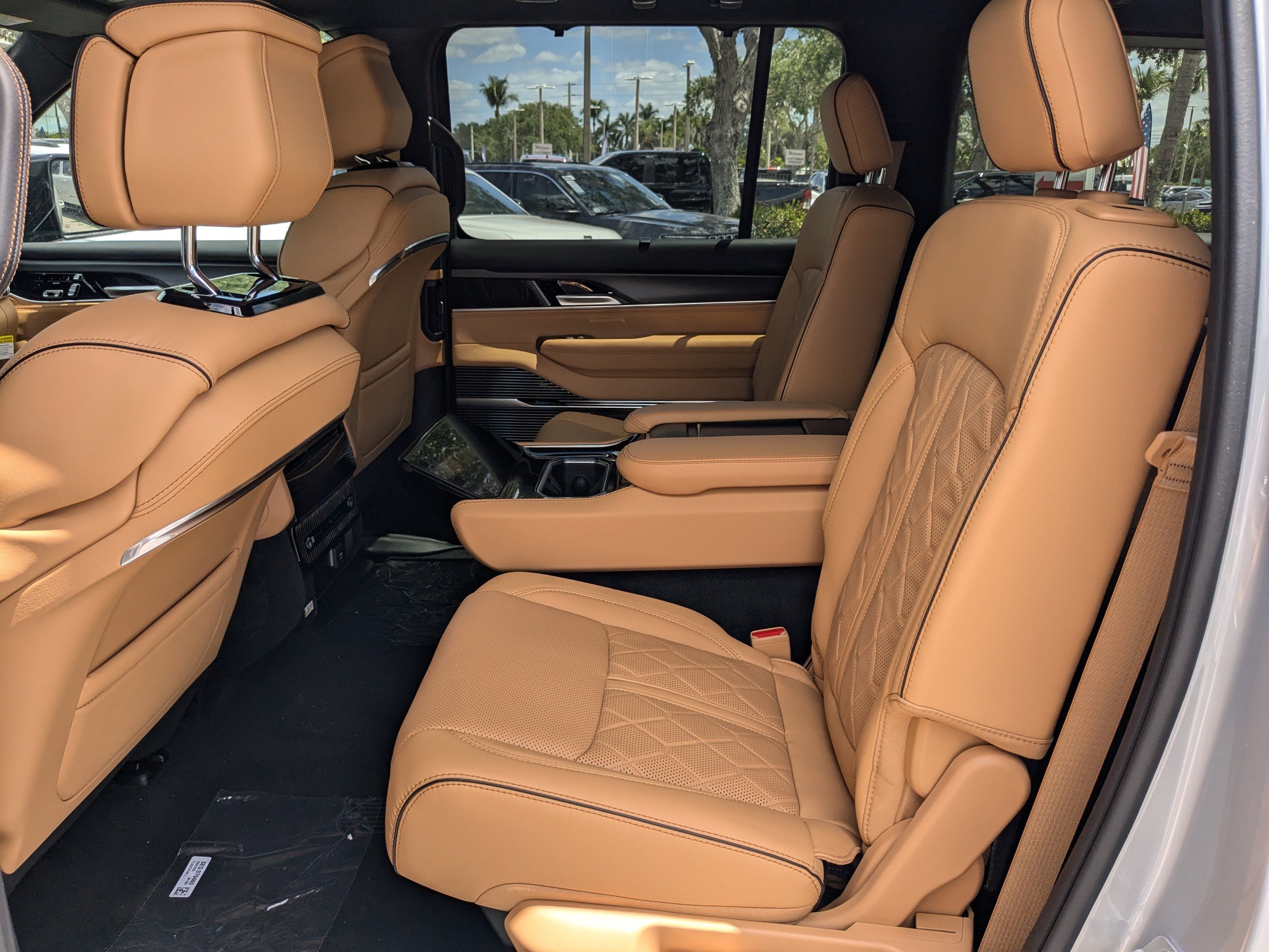 2025 Jeep Grand Wagoneer L III Obsidian photo 15