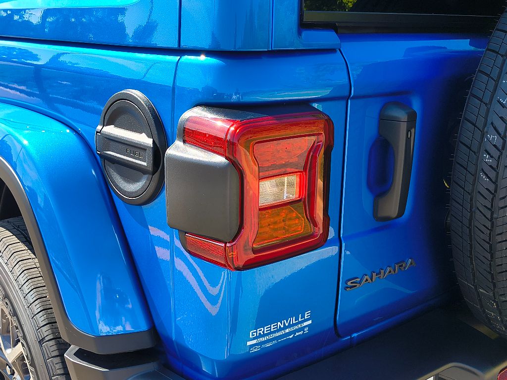 2025 Jeep Wrangler Sahara photo 4