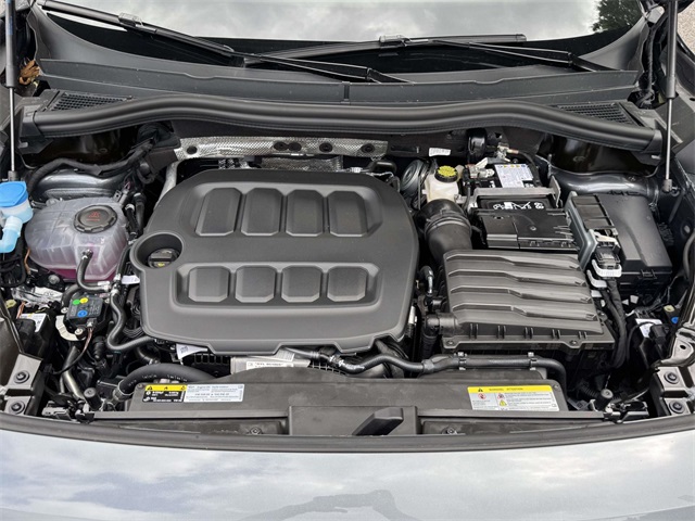 2025 Volkswagen Tiguan SE photo 12