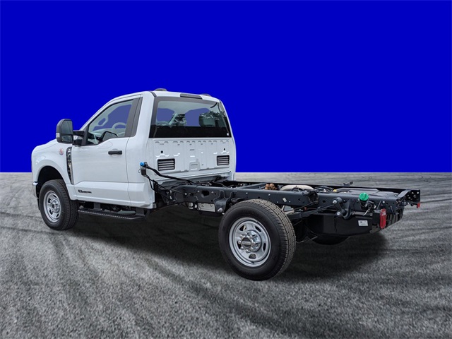 2026 Ford F-350 photo 6