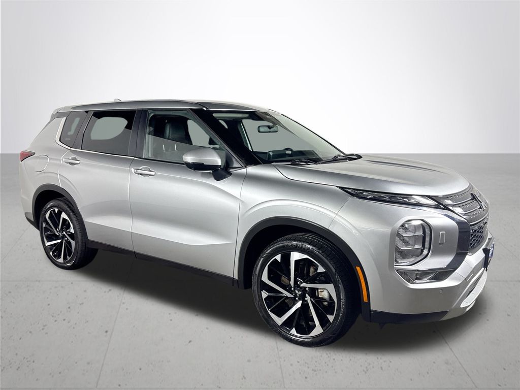 2023 Mitsubishi Outlander SE photo 4