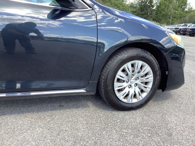 2012 Toyota Camry LE photo 5