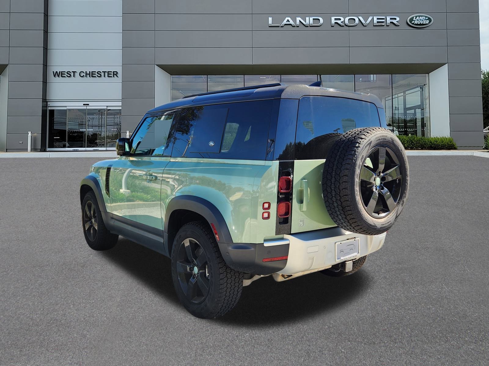 2023 Land Rover Defender photo 2