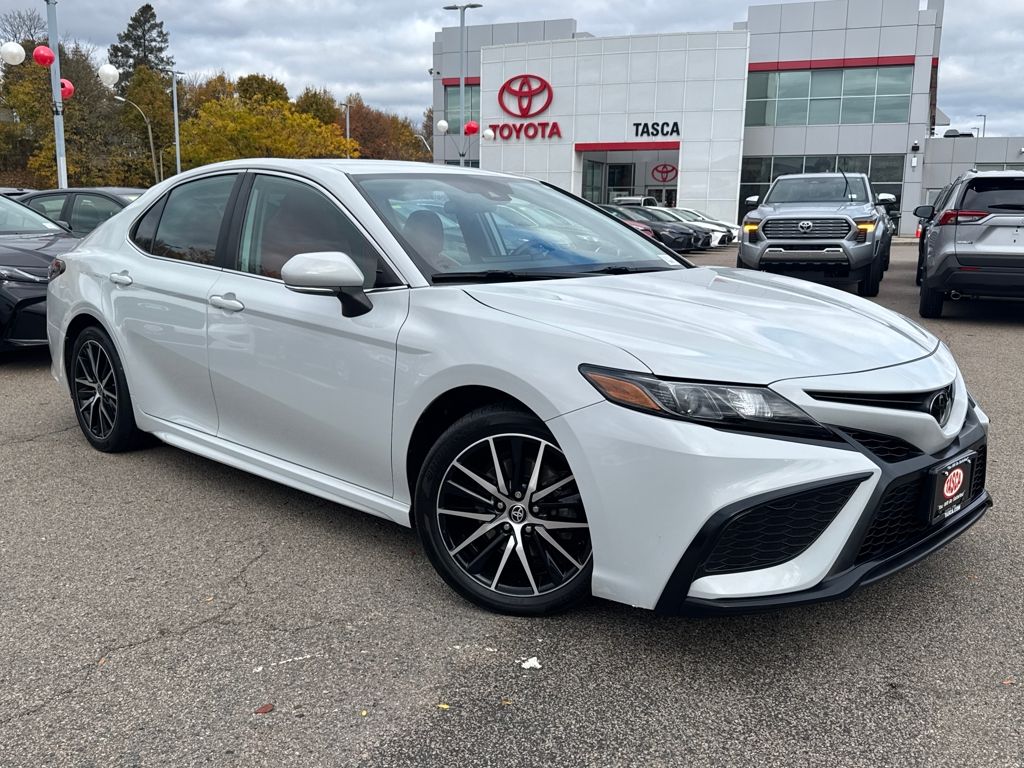 2023 Toyota Camry SE's photo