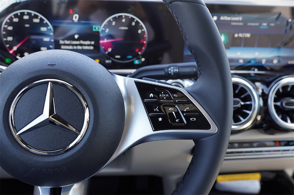 2026 Mercedes Benz GLB 250 photo 19