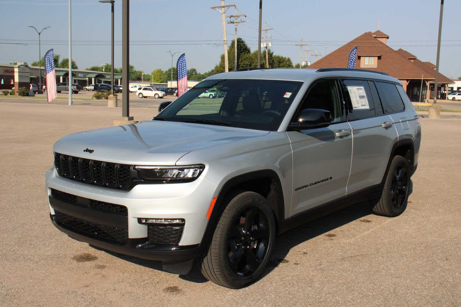 2025 Jeep Grand Cherokee Limited photo 3