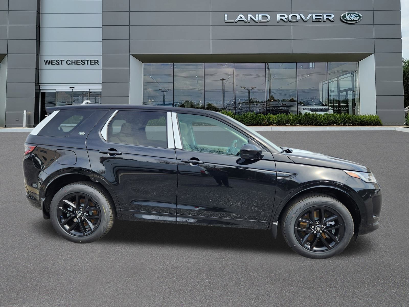 2025 Land Rover Discovery Sport S photo 3