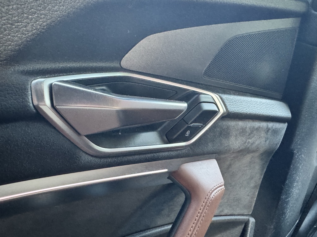 2019 Audi e-tron Prestige photo 13