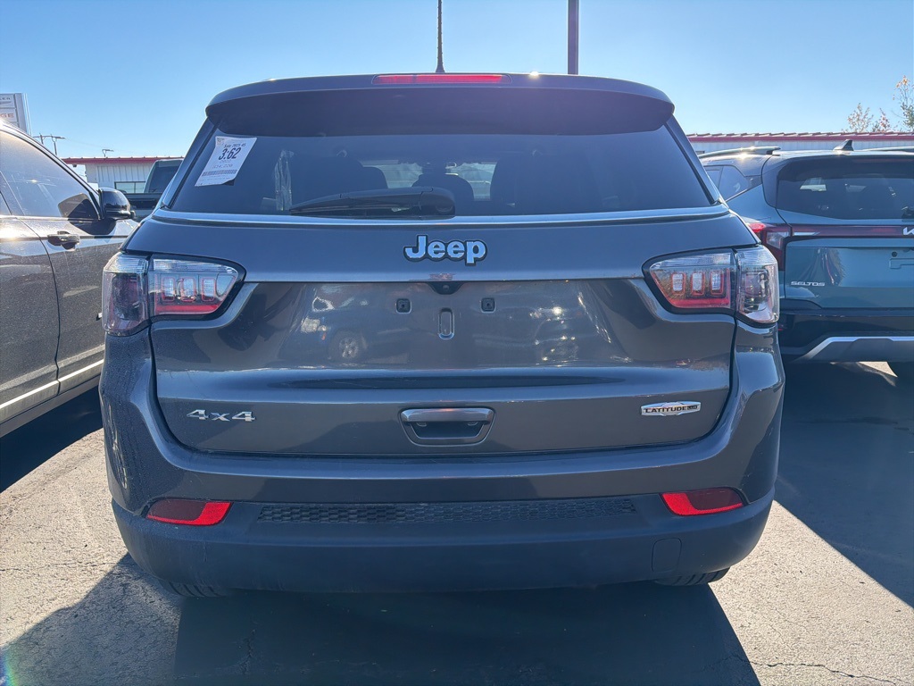 2022 Jeep Compass Latitude Lux photo 4