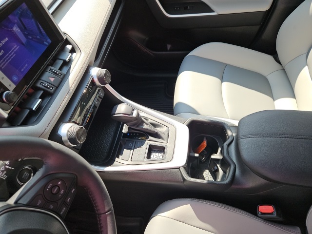 2024 Toyota RAV4 XLE Premium photo 30