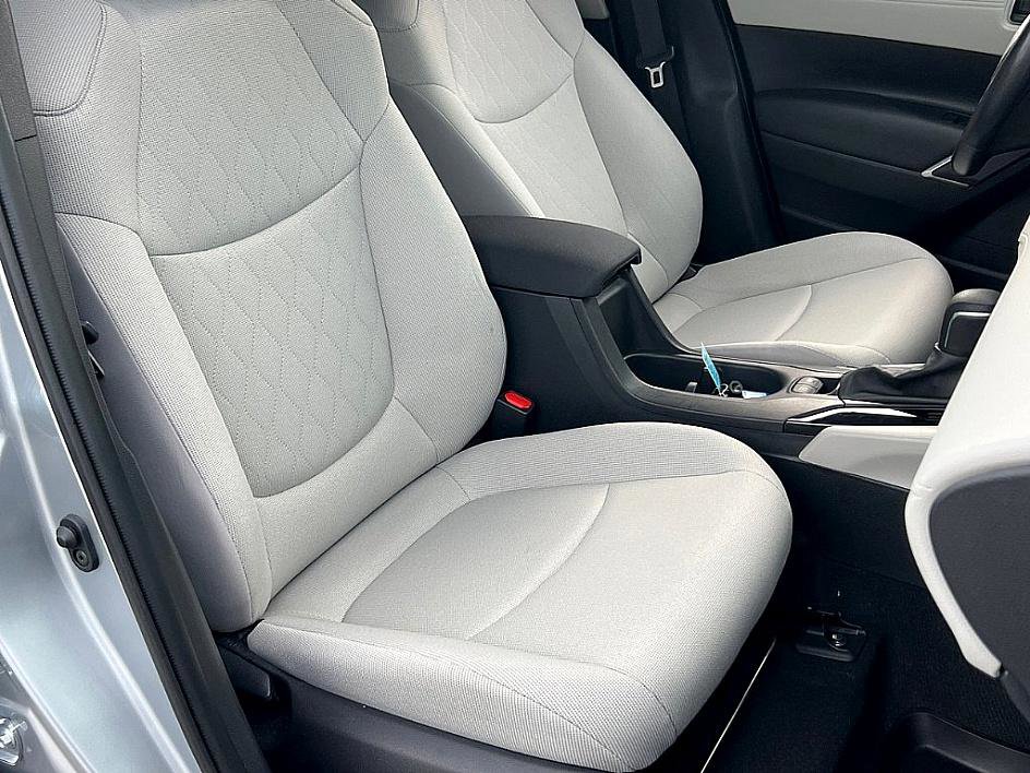 2023 Toyota Corolla Cross LE photo 18