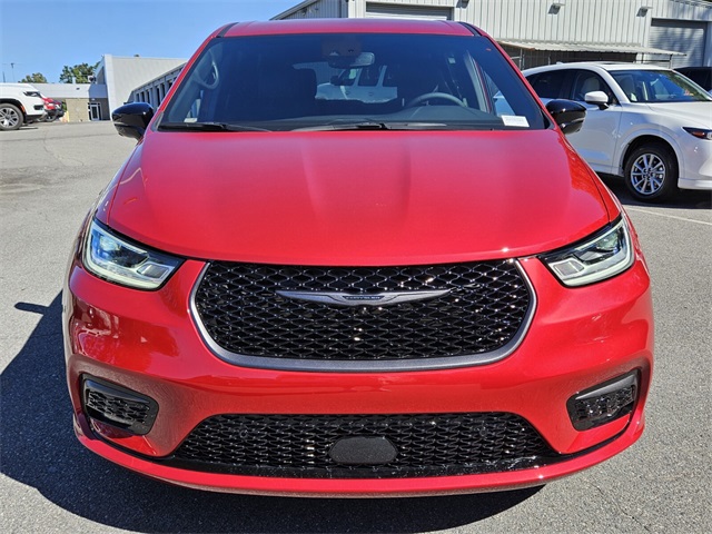 2026 Chrysler Pacifica photo 2