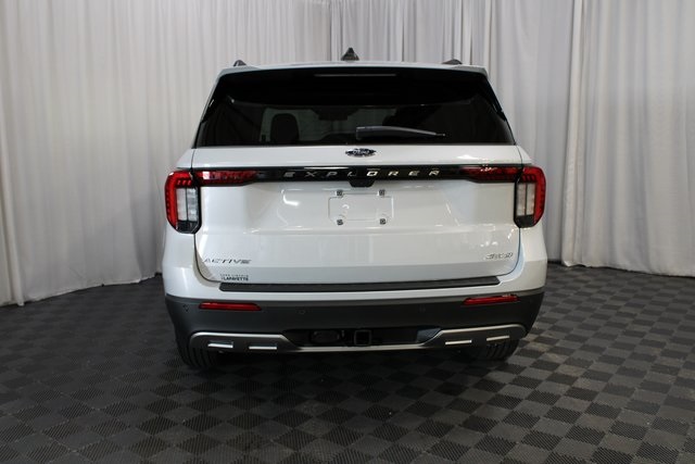 2025 Ford Explorer photo 6