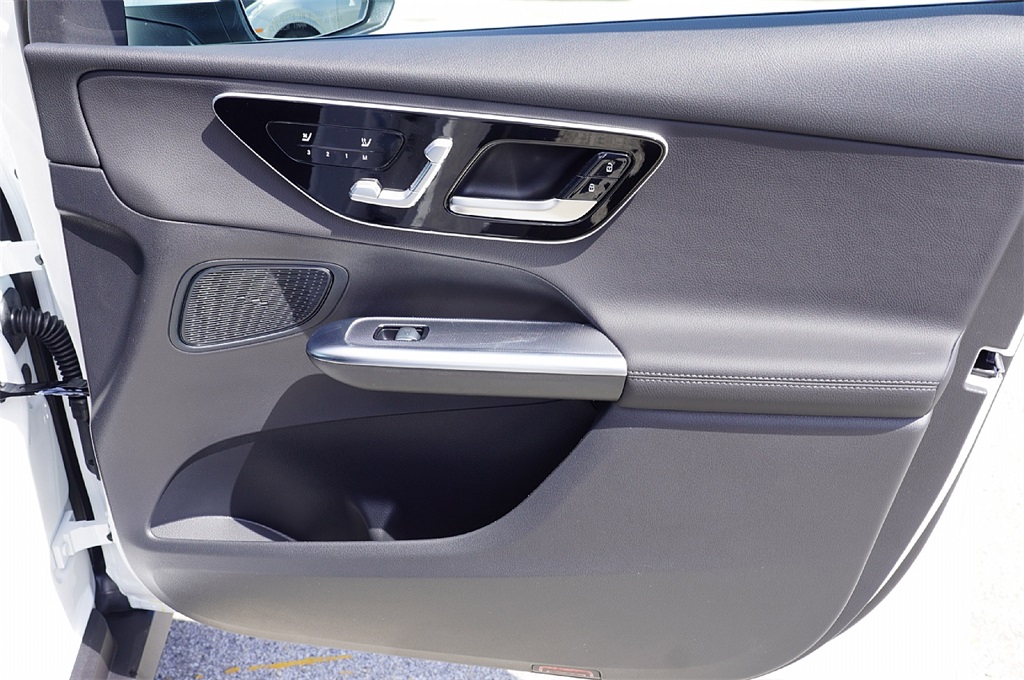2026 Mercedes Benz GLC 300 photo 10