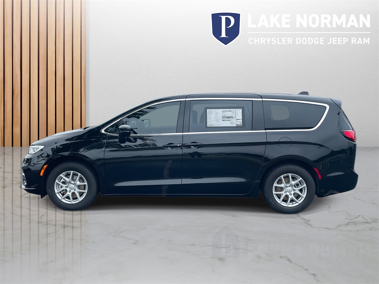 2026 Chrysler Pacifica photo 4
