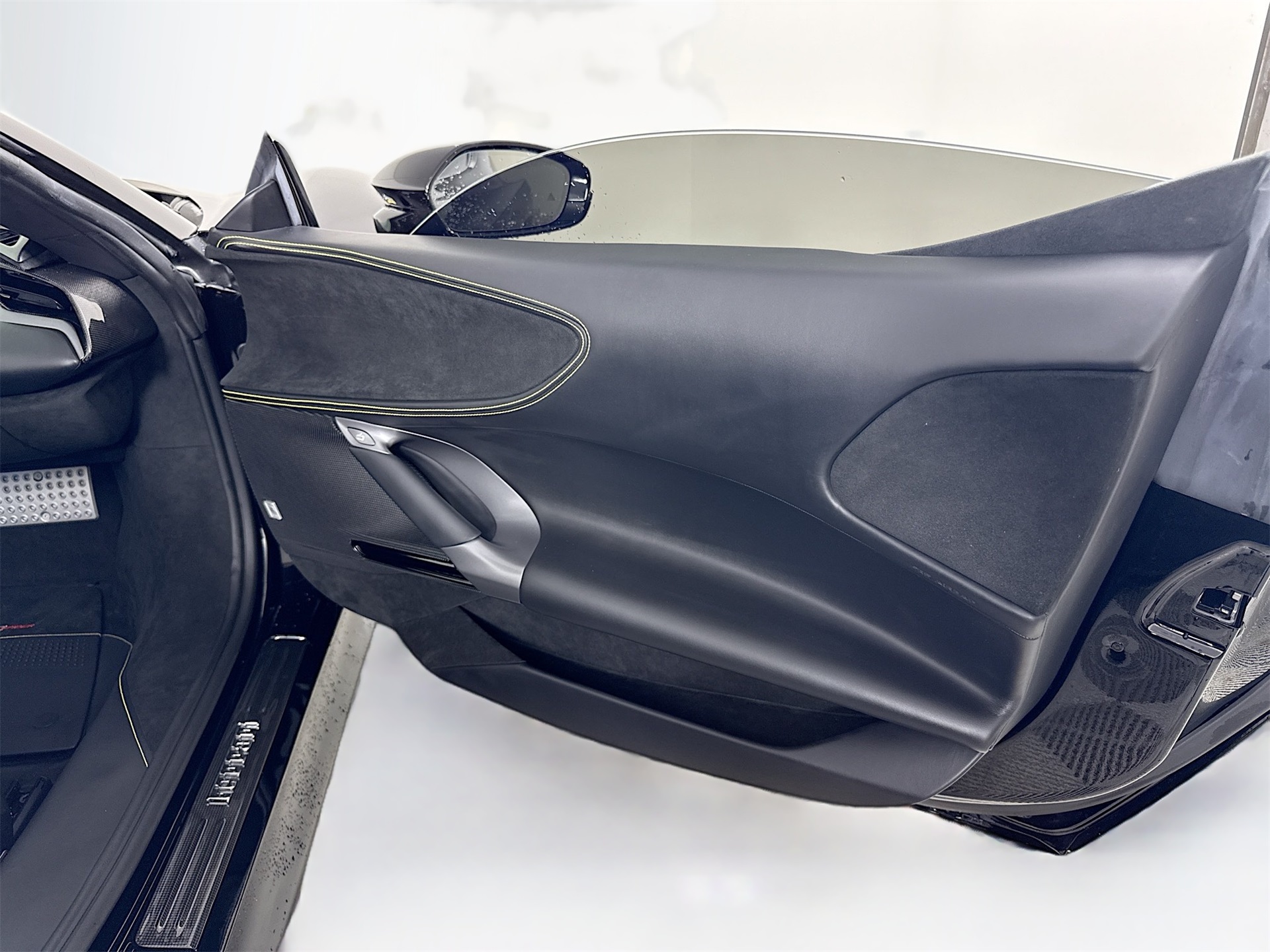 2024 Ferrari SF90 Spider Base photo 25