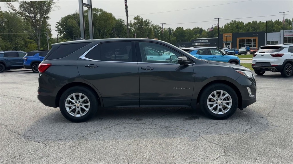 2018 Chevrolet Equinox LT photo 2