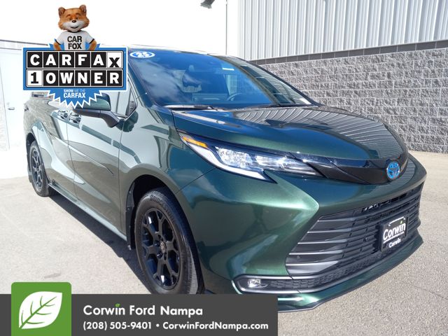 2025 Toyota Sienna Woodland Edition
