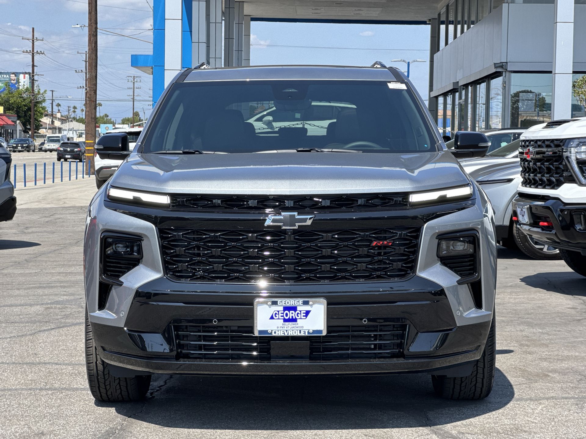 2026 Chevrolet Traverse RS photo 2