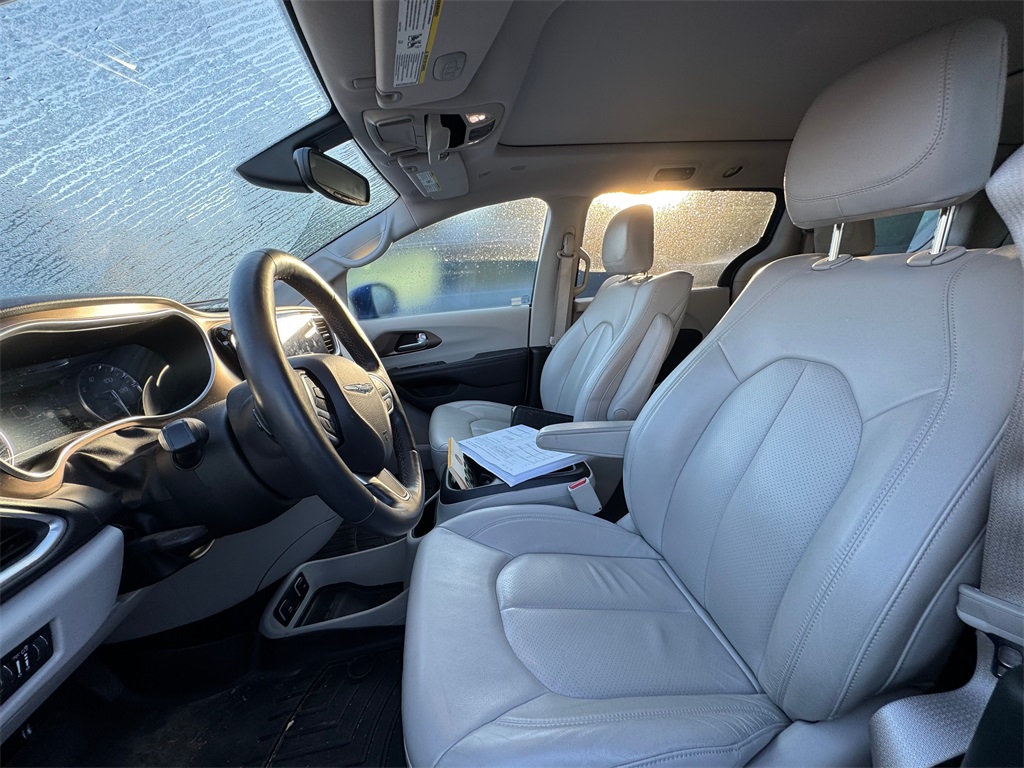 2018 Chrysler Pacifica Touring Plus photo 3
