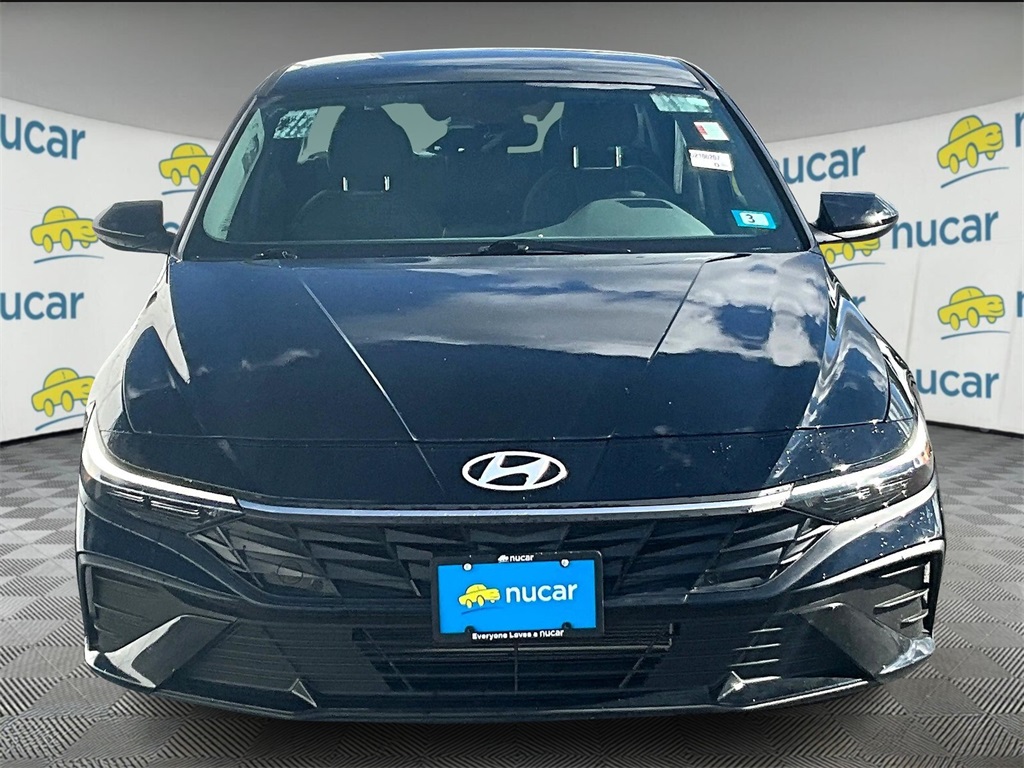 2024 Hyundai Elantra SE photo 2