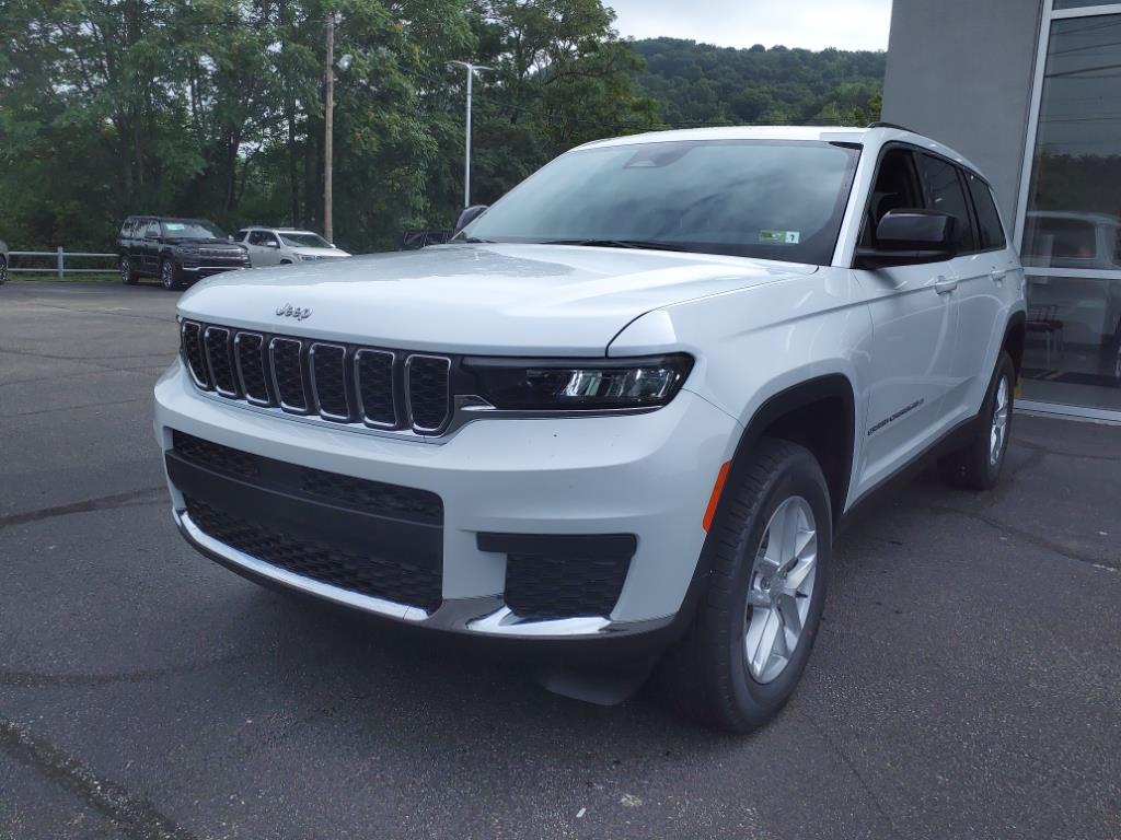 2024 Jeep Grand Cherokee Laredo X photo 2