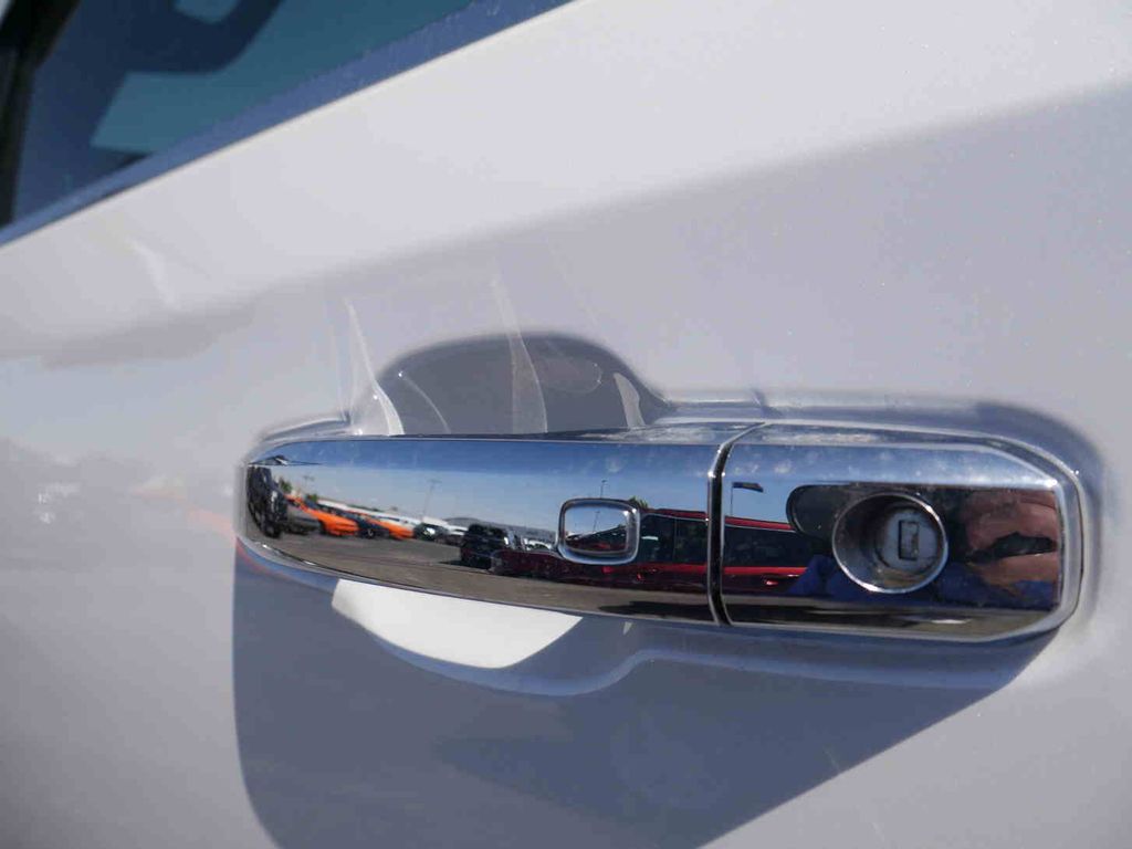 2024 Chevrolet Silverado 1500 High Country photo 8