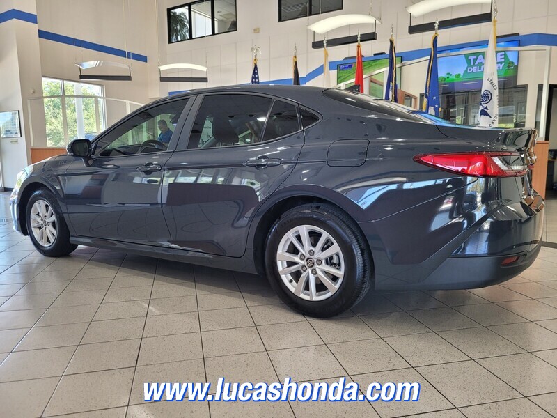 2025 Toyota Camry LE photo 4