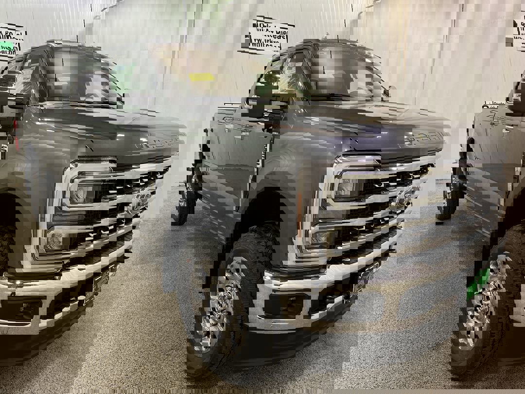 2025 Ford F-350 Super Duty Lariat's photo